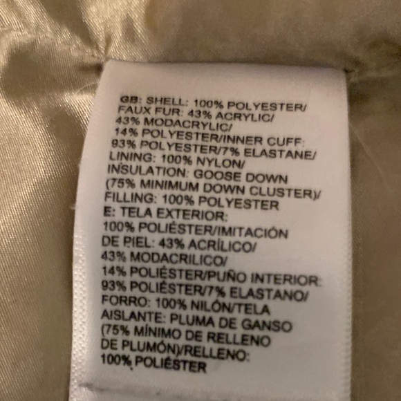 The North Face Women's Ivory puffer. - Picture 4 of 4